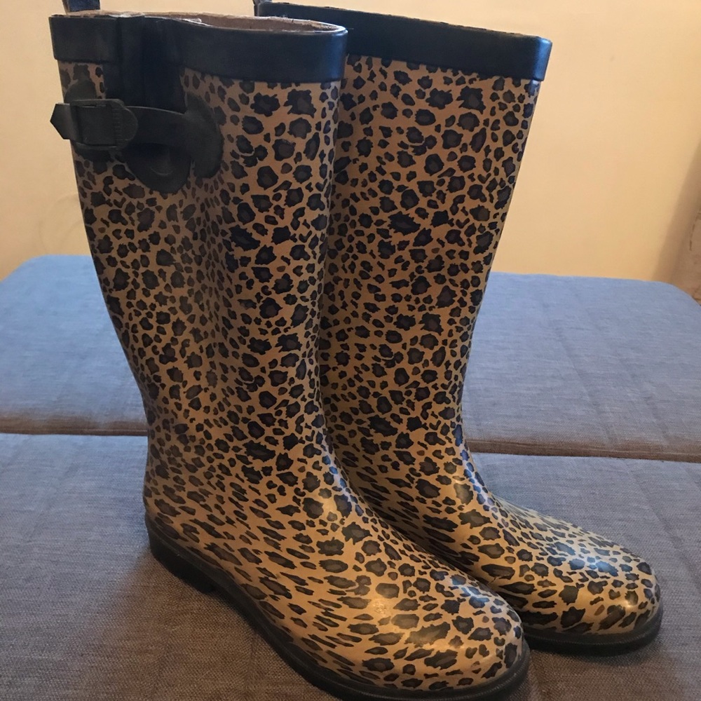 Cheetah/leopard print rain boots. Size 10